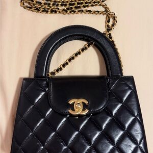 Chanel Black Quilted Shoulder Bag with Gold Chain